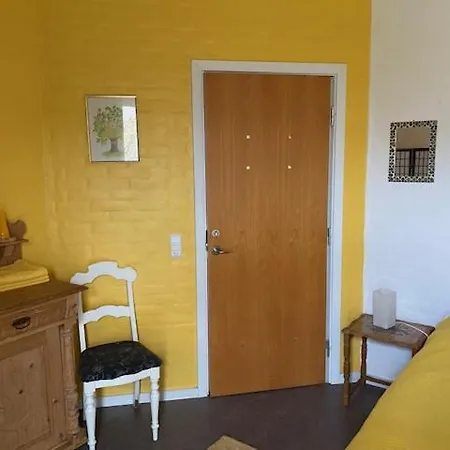 Hollys Guest house *